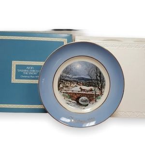 Avon Collector’s Plate 1979 Christmas Dashing Through The Snow in box